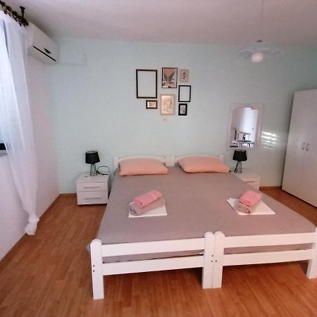 Apartments And Rooms Sanja Сибин Кръмпотски Екстериор снимка
