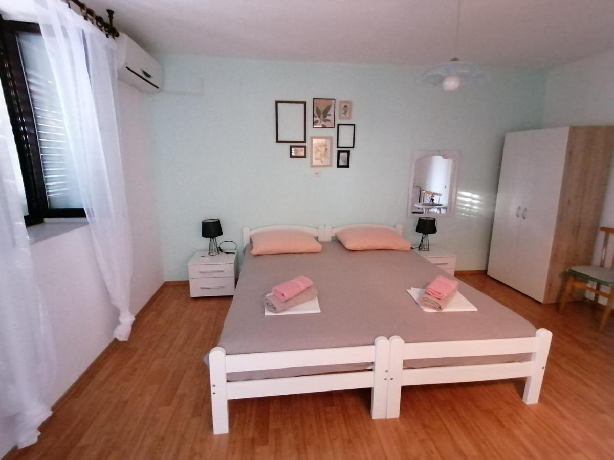 Apartments And Rooms Sanja Сибин Кръмпотски Екстериор снимка
